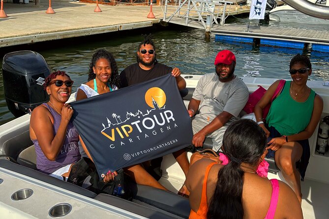 Sport Boat: Rosario Island, Lunch on Private Island, Cholon & Baru - Meeting and Pickup