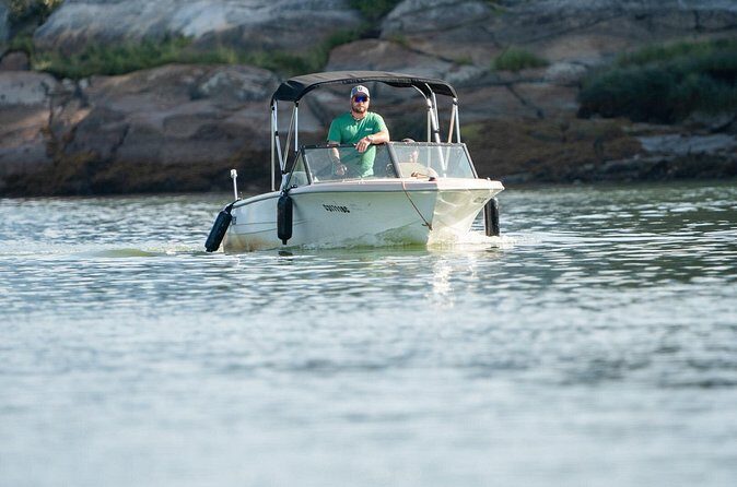 Squamish 4hr Rental 17ft Fiberglass Hourston with 70HP Engine - Analyzing the Value