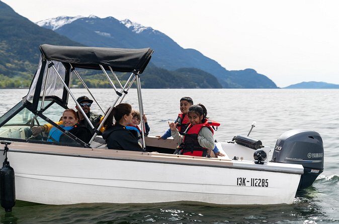 Squamish 4hr Rental 17ft Fiberglass Hourston with 70HP Engine - Who Would Love This?