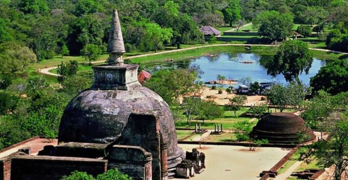 Sri Lankas Ancient Wonders: Sigiriya Rock and Polonnaruwa - Frequently Asked Questions