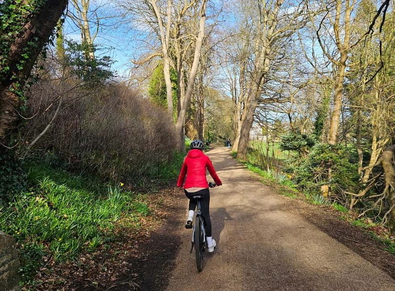 St. Andrews: The Essential Guided Bike & E Bike Tour - Exploring St. Andrews on Two Wheels