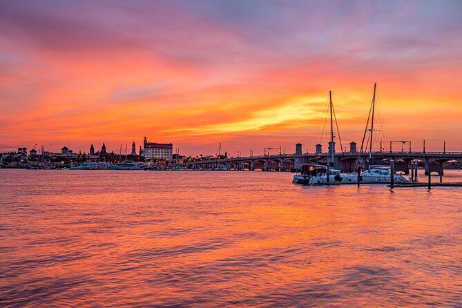 St. Augustine Champagne Sunset Cruise w Seasonal Nights of Lights - The Drinks and Atmosphere