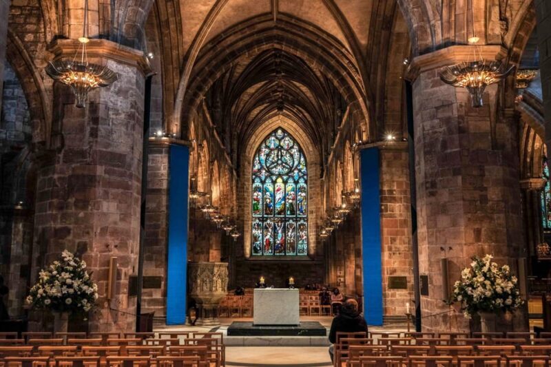 St Giles' Cathedral and Edinburgh Old Town Private Tour - Key Points