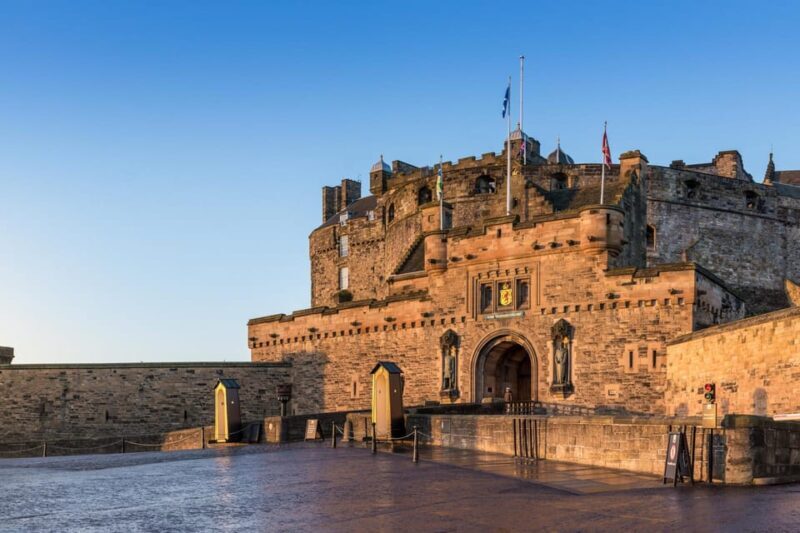 St Giles' Cathedral and Edinburgh Old Town Private Tour - The Sum Up