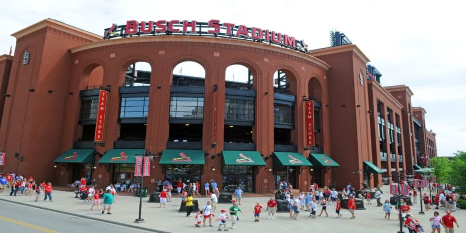 St. Louis: Guided Small Group City Tour With River Cruise - Group Size and Accessibility