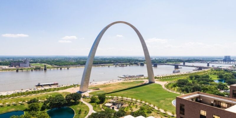 St. Louis Premium Driving Tour with Boat Ride & Arch - Authentic Experiences and Guides
