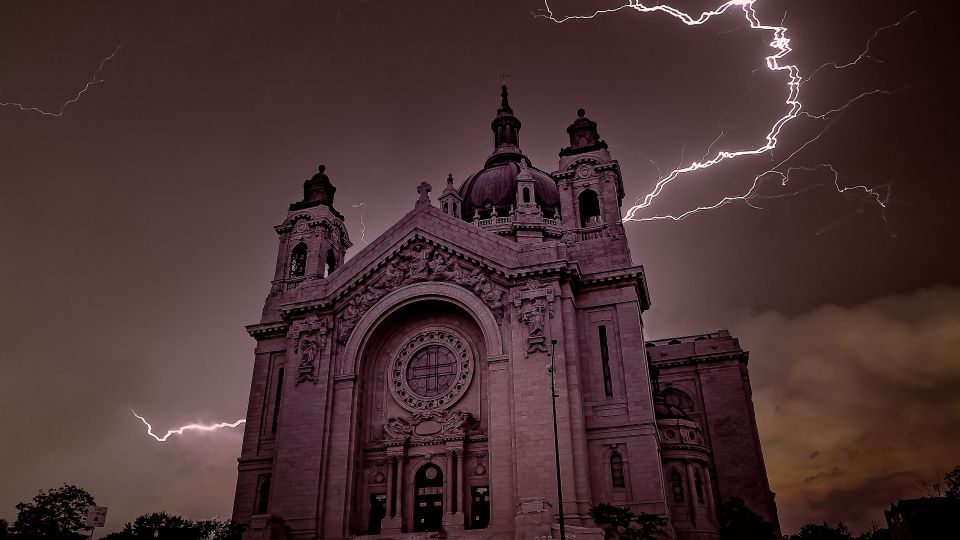 St. Paul: Mansions of Mystery Twin Cities Ghost Walking Tour - Explore the Eerie Atmosphere of Summit Avenue