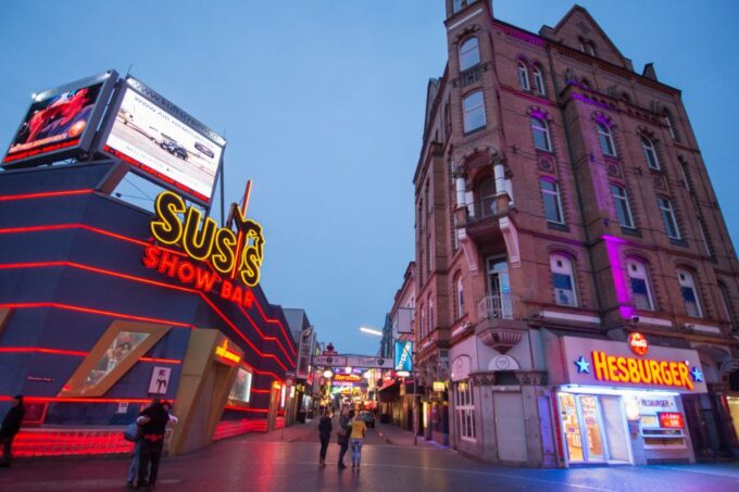 St. Pauli Nightlife Tour With Drag Queen in German - Tips for a Memorable Night