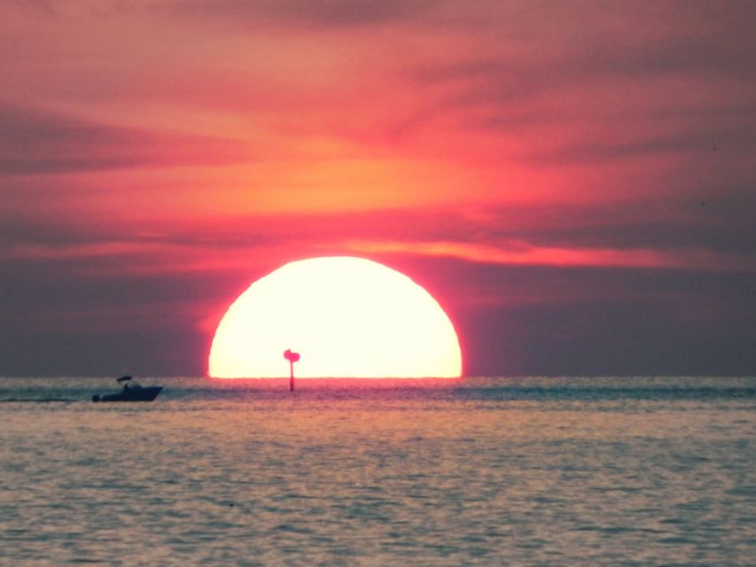 St. Petersburg, Florida: Sunset and Skyway Lights Boat Tour - Language Spoken