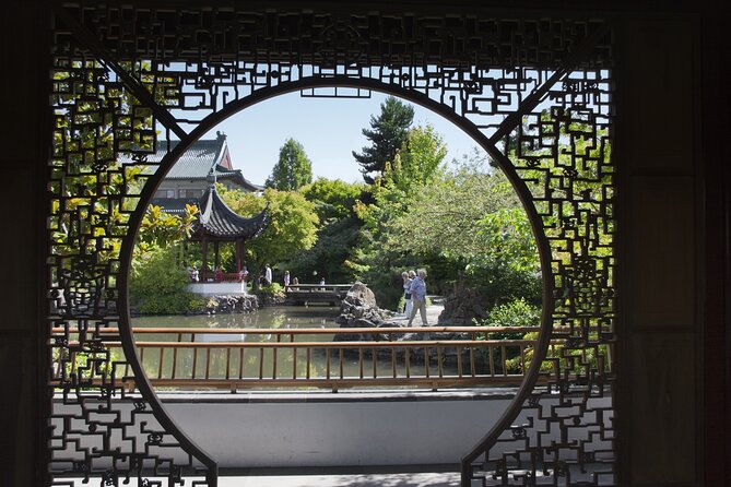 Stanley Park to Totem Poles: Vancouver's Scenic Walk - Meeting and End Points