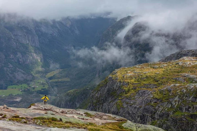 Stavanger: Kjerag Summer Hike with Packed Lunch - Lunch and Rest Time