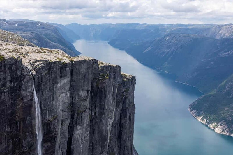 Stavanger: Kjerag Summer Hike with Packed Lunch - The Descent and Return