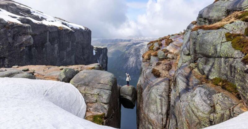 Stavanger: Off-Season Hike to Kjerag + Packed Lunch - Key Points