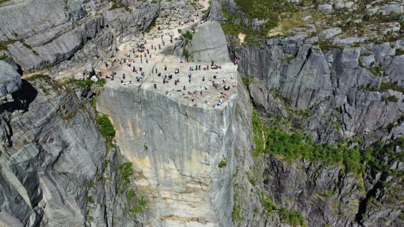 Stavanger: Preikestolen Tour with Guide and Pickup - Key Points
