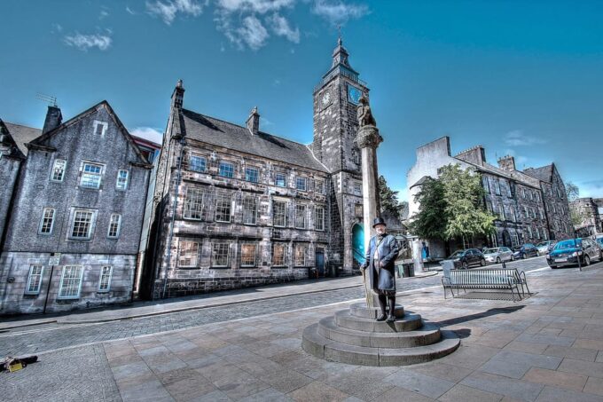 Stirling Castle and the Old Town: Private Walking Tour - Cancellation Policy