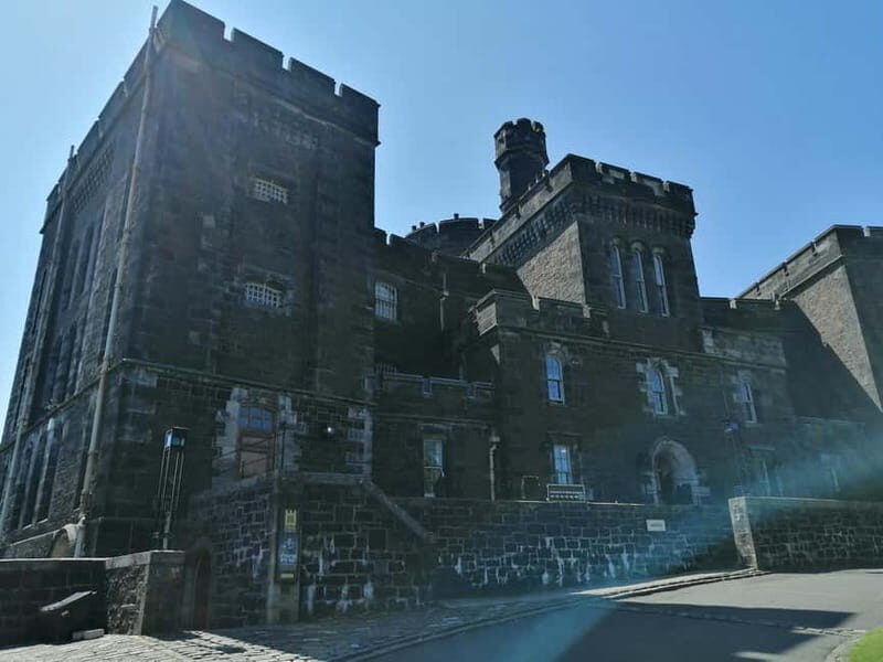 Stirling: Daily Guided Walking Tour (11am & 2pm) - Key Points  