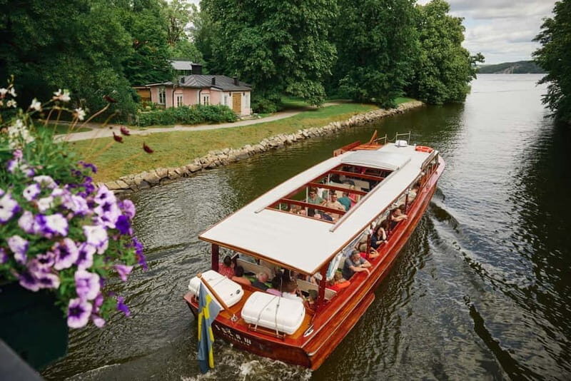 Stockholm: Guided Archipelago Tour by Classic Wooden Boat - What to Expect During the Tour