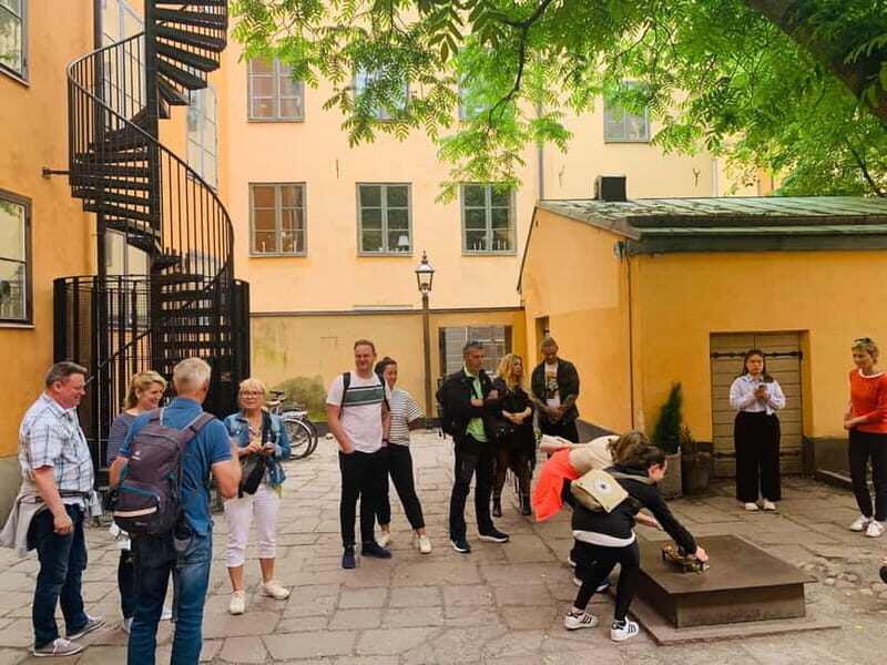 Stockholm: Old Town Guided Walking Tour (English / Deutsch) - Key Points