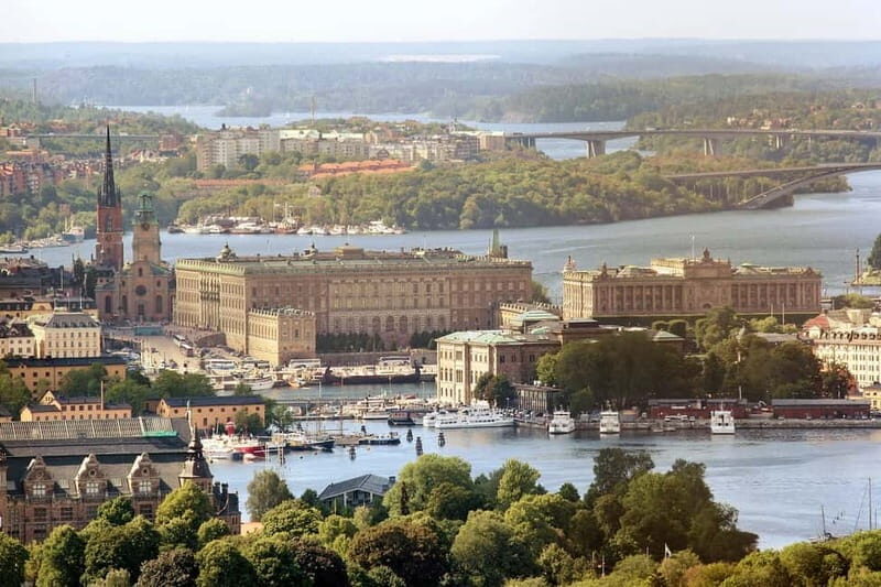 Stockholm: Old Town Walking Tour and Hop-on Hop-off Bus Tour - Authentic Experiences and Hidden Gems