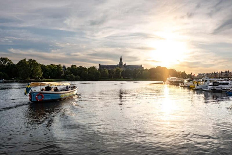 Stockholm: Walking Tour and Electric Boat Ride - Scenic Waterways and the Electric Boat Ride