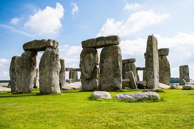 Stonehenge and Salisbury Cathedral Private Tour from Southampton - How This Tour Works