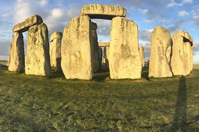Stonehenge Private Car Tour - Countryside Journey