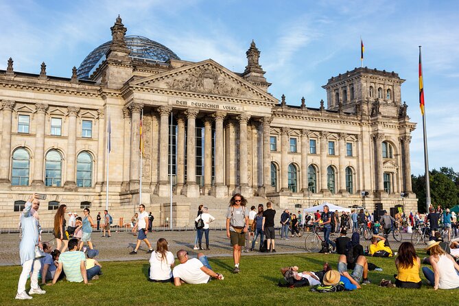 Stories of Berlin – Walking Tour for Couples - Romantic Spots in Berlin