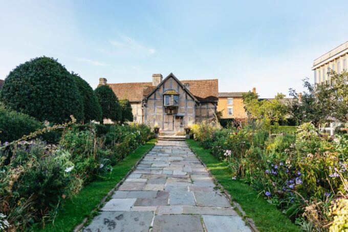 Stratford-upon-Avon: Shakespeares Birthplace Ticket - Discovering Shakespeares Family History