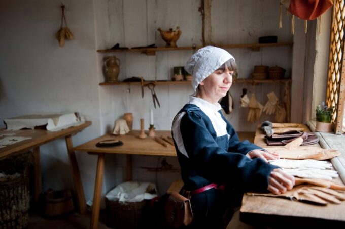 Stratford-upon-Avon: Shakespeares Birthplace Ticket - Experiencing the Beyond Words Exhibition
