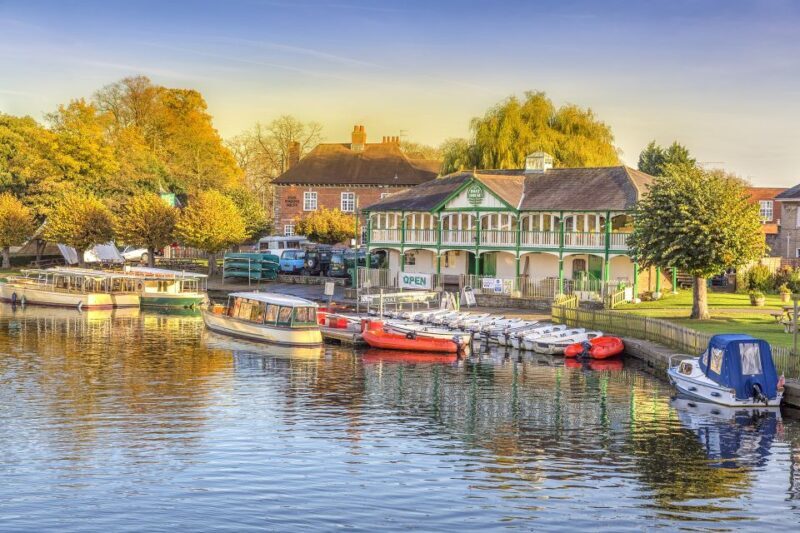 Stratford-Upon-Avon: The Famous Walk Talk Show - What It’s Like on the Ground