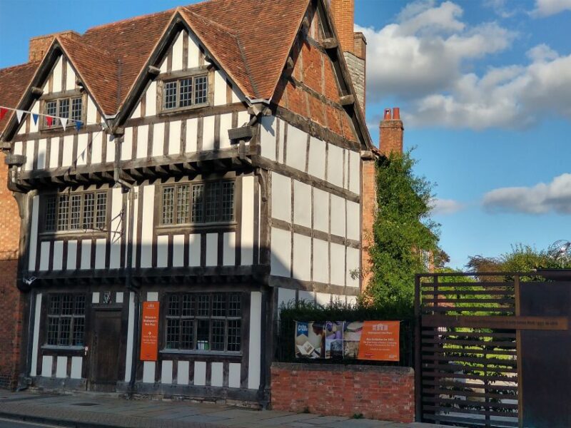 Stratford-Upon-Avon: The Famous Walk Talk Show - Experience Highlights