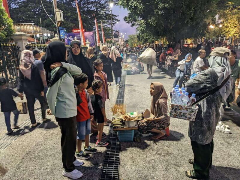 Street Food Tasting by Walking - A Deep Dive into the Yogyakarta Street Food Walking Tour