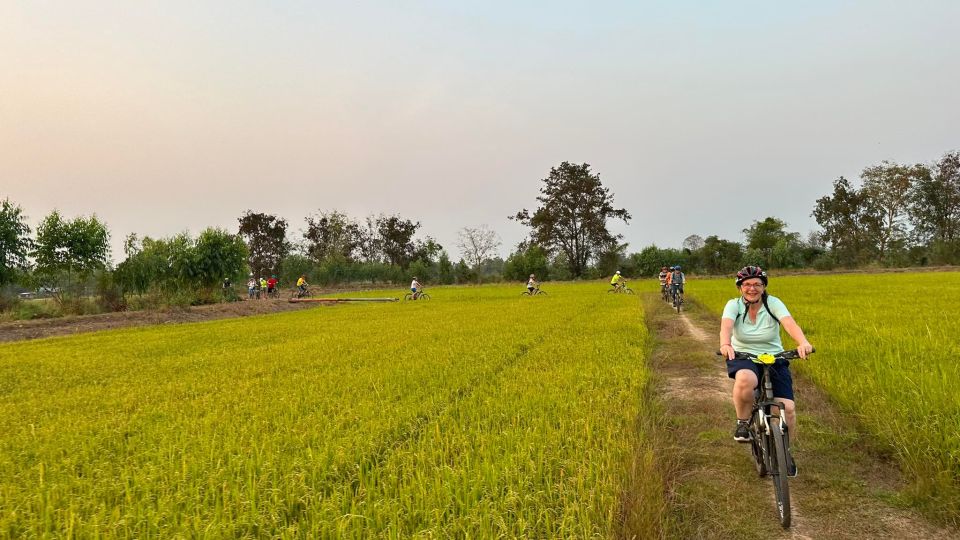 Sukhothai: 2.5-Hours Guided Countryside Sunset Bike Tour - Biking Through Rice Fields