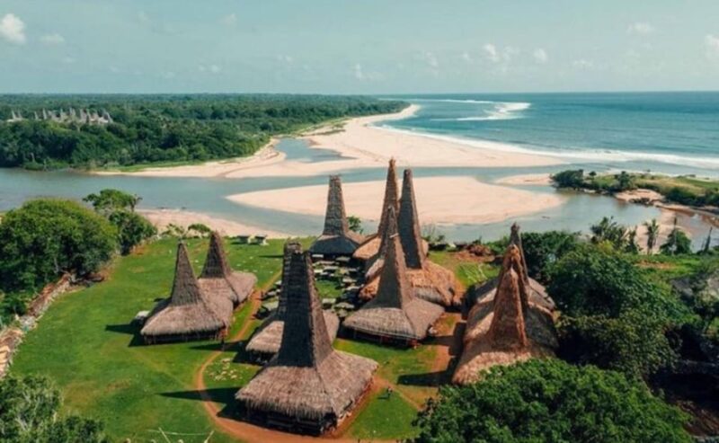 Sumba: Ratenggaro Village, Waikuri & Mandorak Beach Tour - Good To Know