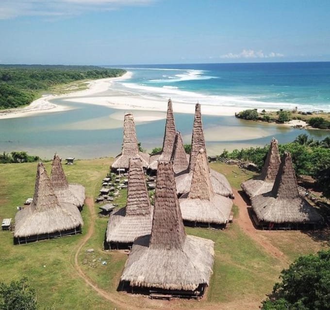 Sumba: Ratenggaro Village, Waikuri & Mandorak Beach Tour - Weekuri Lake
