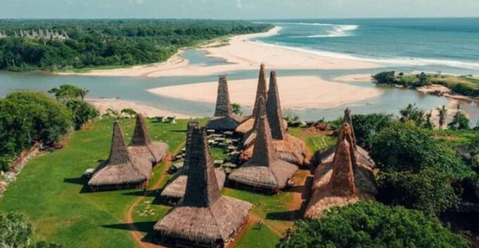 Sumba: Ratenggaro Village, Waikuri & Mandorak Beach Tour - Participant Restrictions