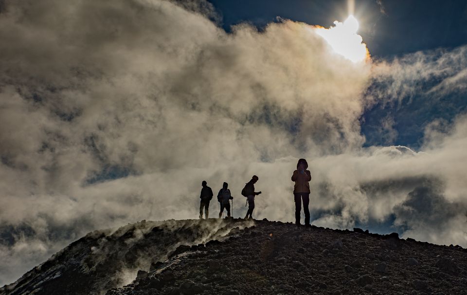 Summit Craters 3,000m Guided Excursion - Key Points