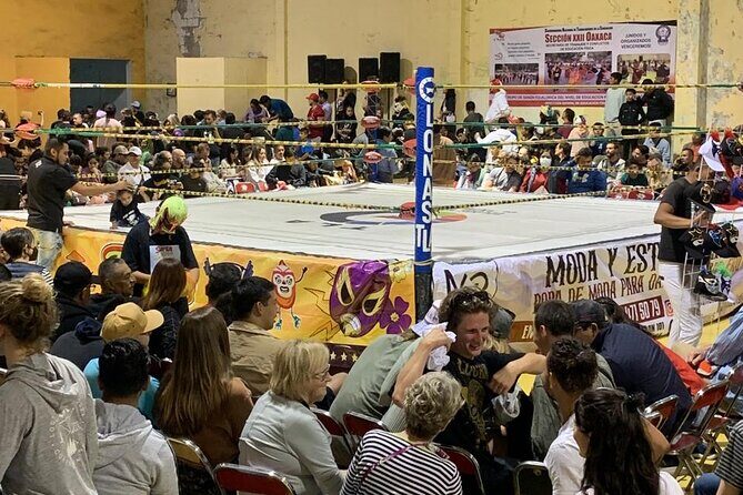 Sunday afternoon, Mexican wrestling in Oaxaca - A Look at Sunday Afternoon Mexican Wrestling in Oaxaca