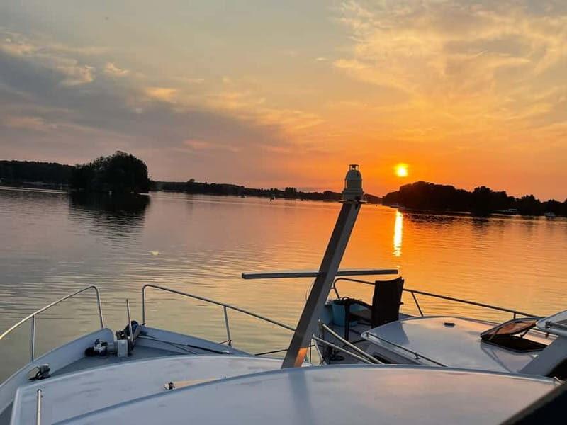 Sundowner, 2-hour sunset boat tour with skipper. - Key Points