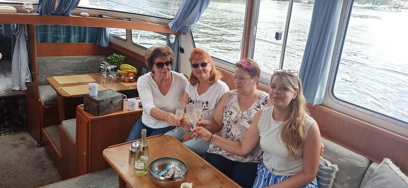 Sundowner, 2-hour sunset boat tour with skipper. - Who Should Consider This Tour?