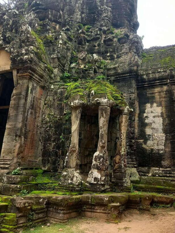 Sunrise at Angkor Wat, explore other temples with a Spanish-speaking guide. - Key Points