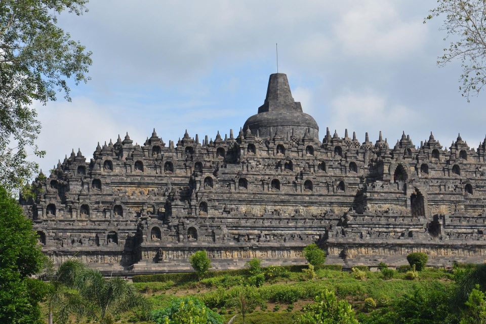 Sunrise at Punthuk Setumbu, Borobudur Temple, Mendu & Pawon - Key Points