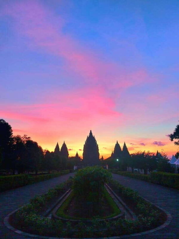 Sunrise/Day Tour: Borobudur-Prambanan-Volcano Terrace View - What Reviews Tell Us