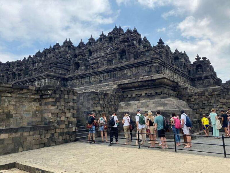 Sunrise from Setumbu Hill Borobudur & Prambanan Temple - Itinerary Breakdown