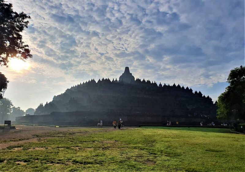 Sunrise on Hill, Borobudur Access to the Top & Dieng Plateau - Visiting Mendut and Pawon Temples