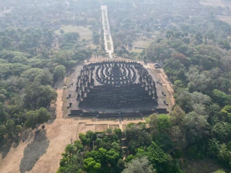 Sunrise Setumbu, Borobudur & Prambanan All In - Borobudur Temple Exploration