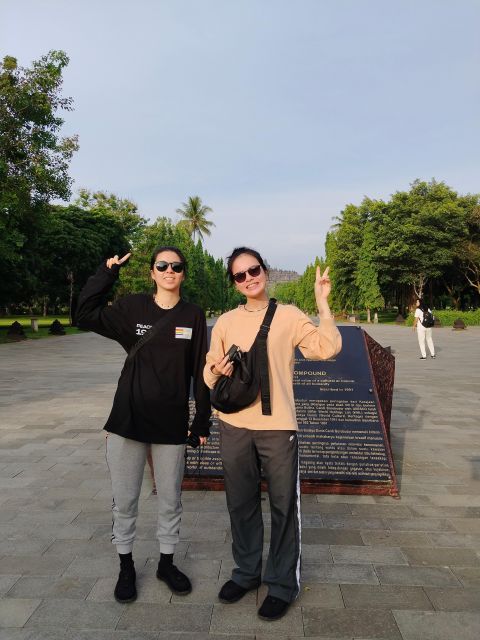 Sunrise Stumbu. Borobudur, Prambanan & Mendut Temple Tour. - Mendut Temple Visit