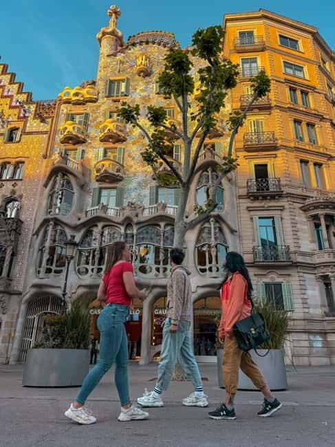 Sunrise Walking Tour: Barcelona Before the Crowd & Breakfast - Exploring Barcelona Before the Crowds: What to Expect