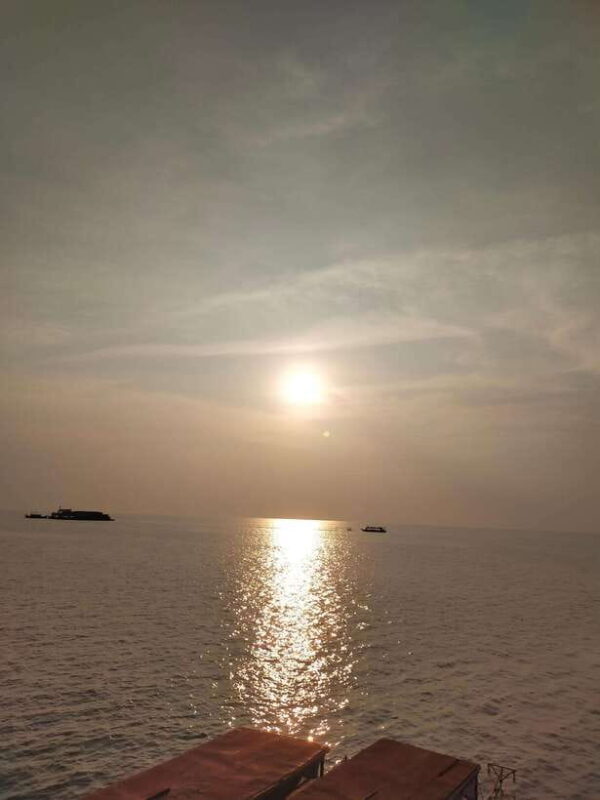 Sunset at the Floating Village on the Gigantic Lake - Key Points