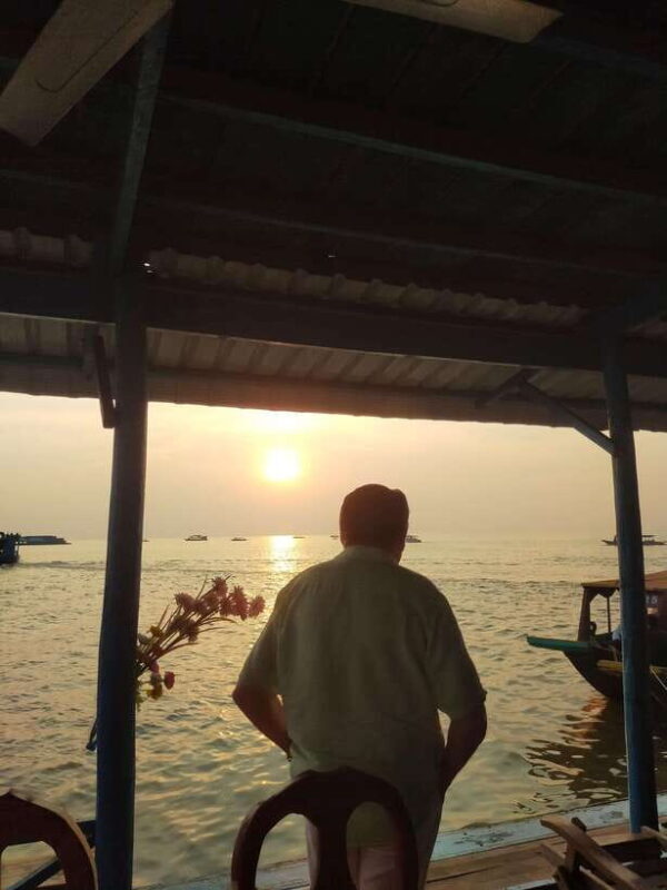 Sunset at the Floating Village on the Gigantic Lake - FAQ